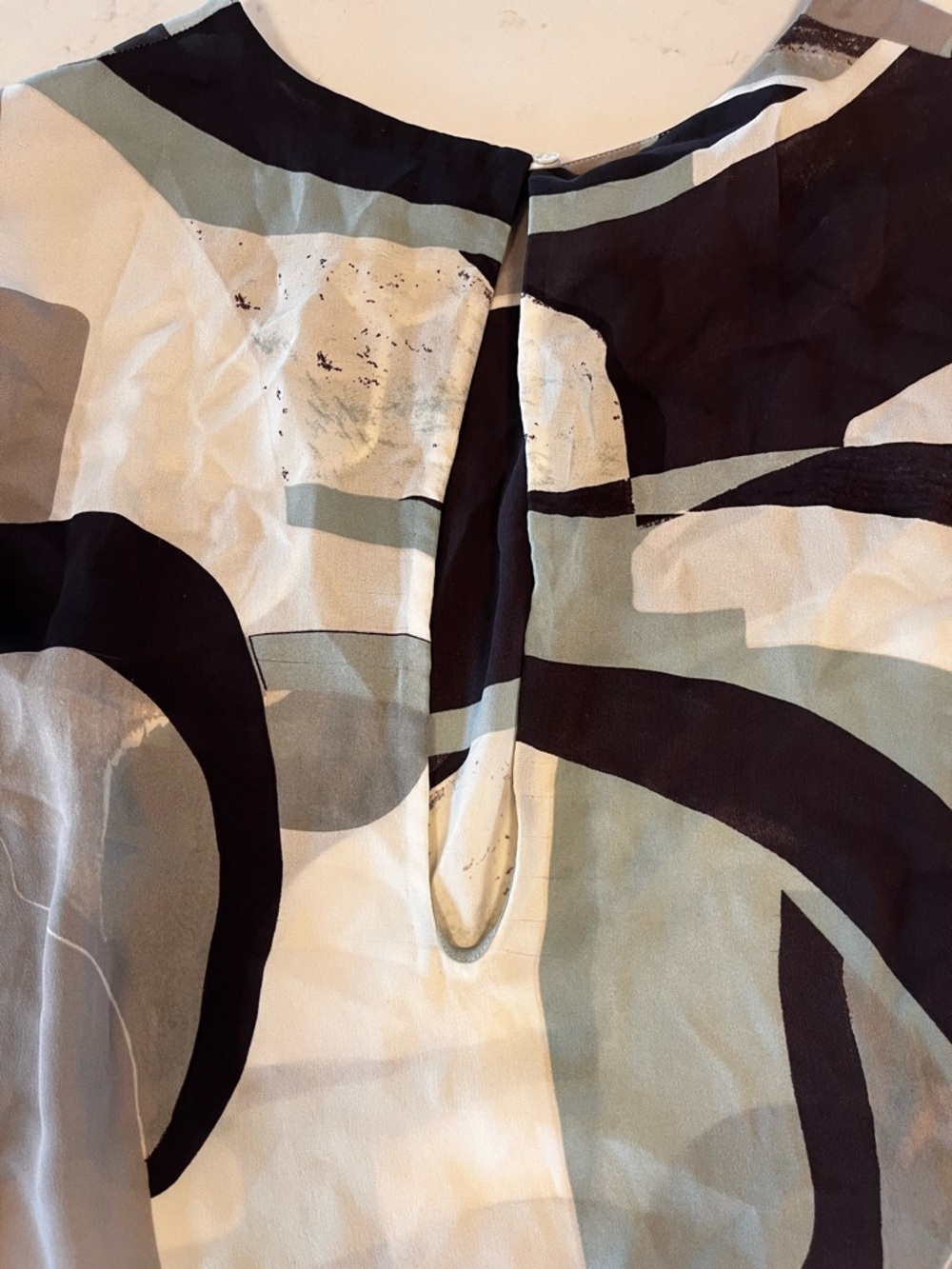 Wilfred 💯% Silk Short Sleeve Abstract Print Blouse (Size Large) - Picture 6 of 10